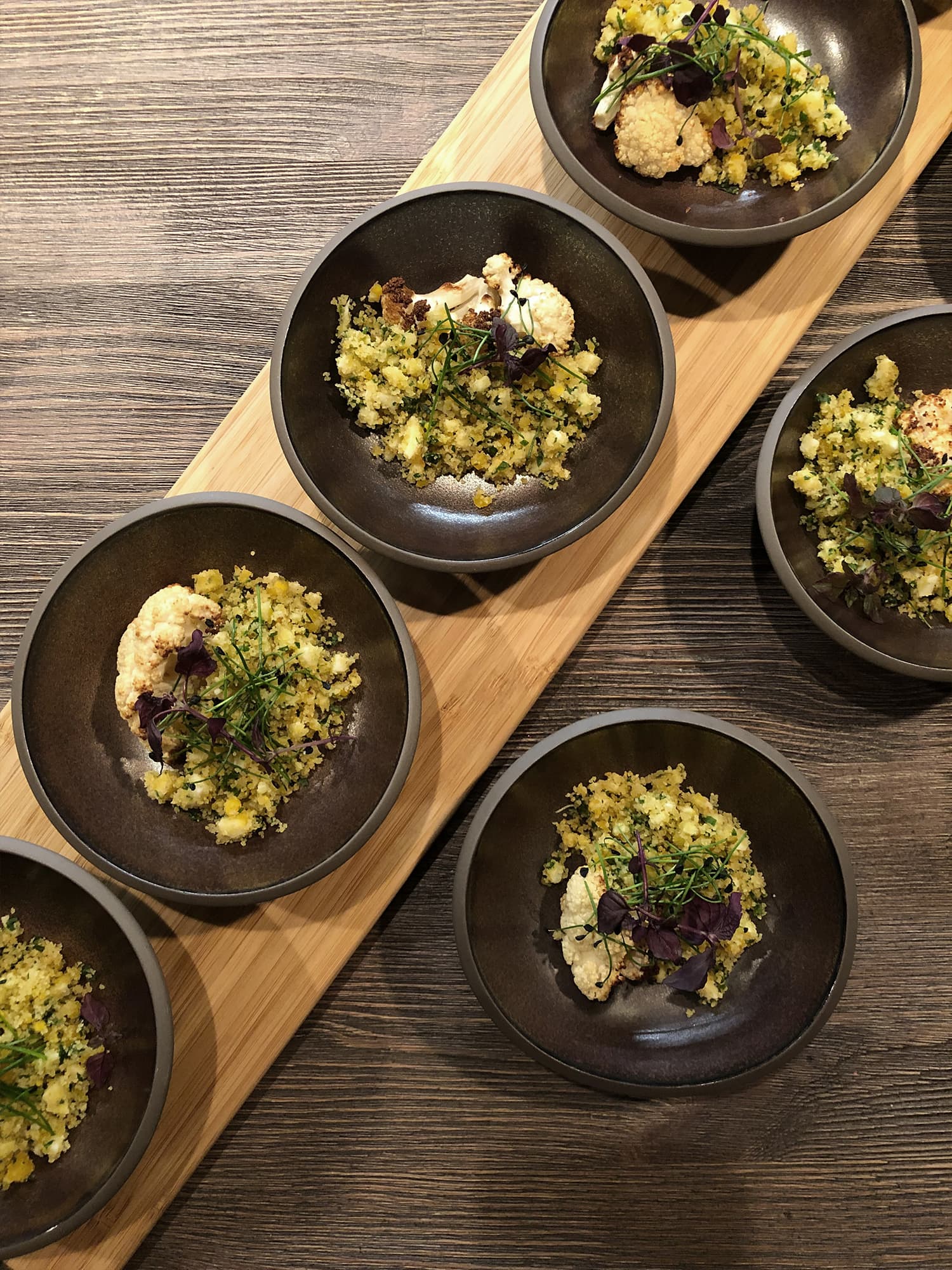 Atmosphärisches Private-Dining-Setup an Bord am Tegeler See in Berlin